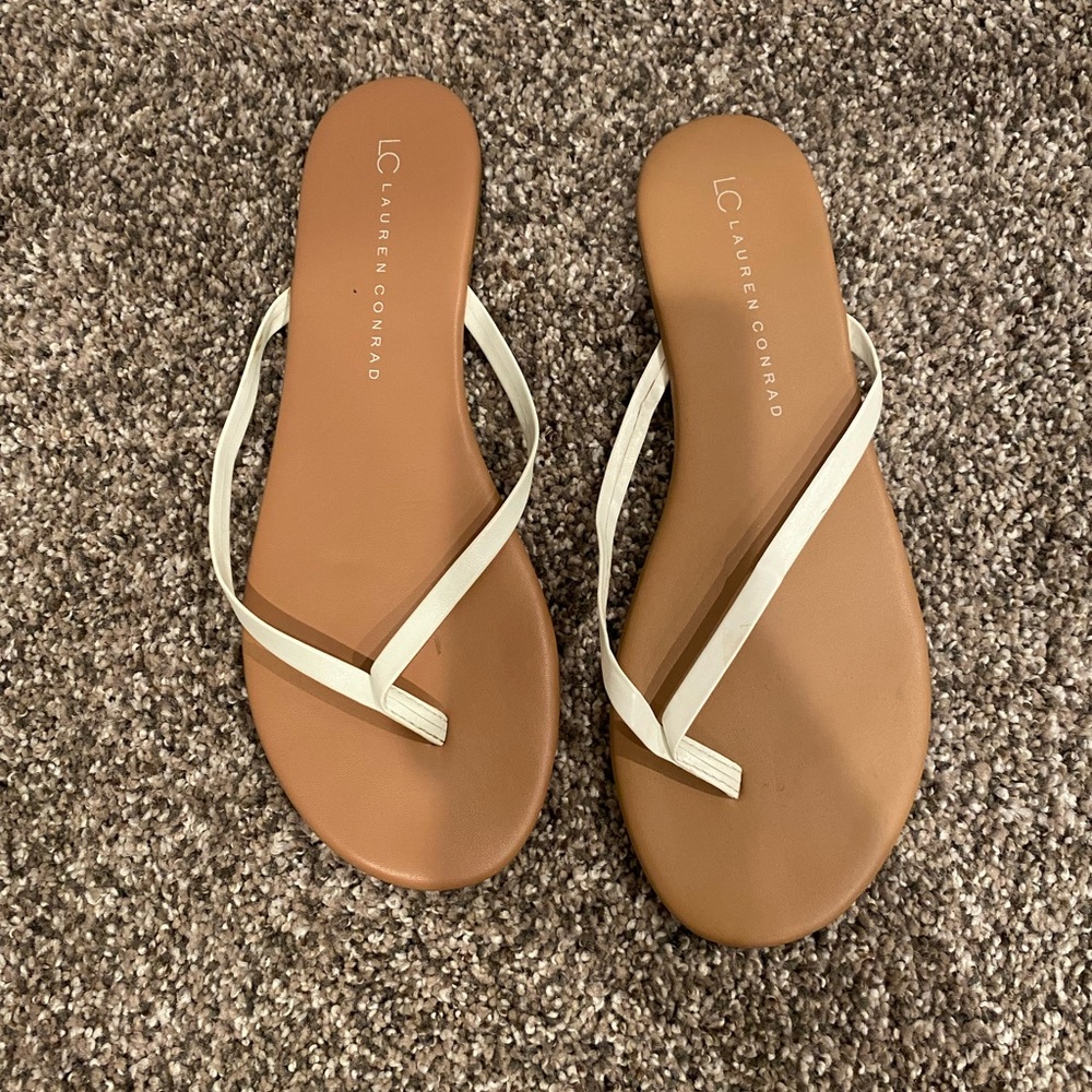 Lauren Conrad flip flops